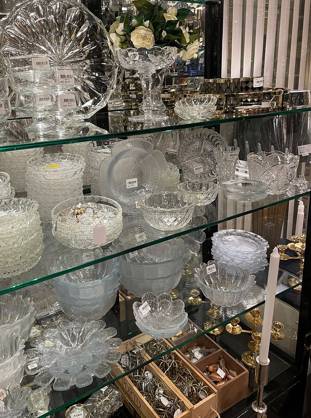 Krystal skåle kan findes i DPH Tradings butik