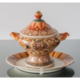 Chinese tureen with leaves