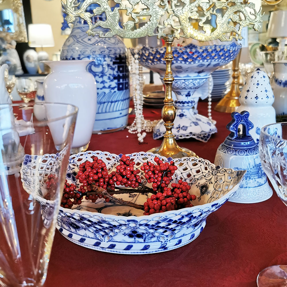 Musselmalet helblonde sjælden brødskål, Royal Copenhagen nr. 1/1002