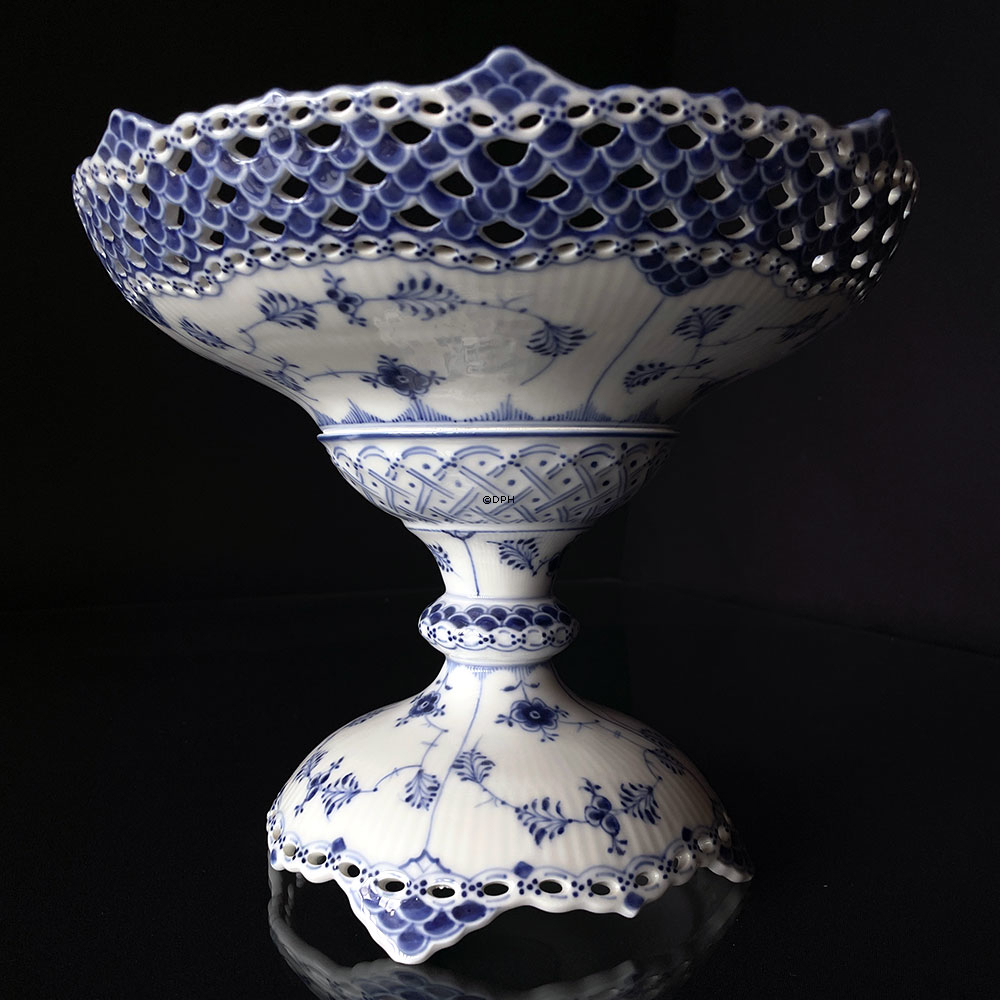 Musselmalet helblonde Sjælden stor frugtskål på fod nr. 1/1011, Royal Copenhagen 24cm