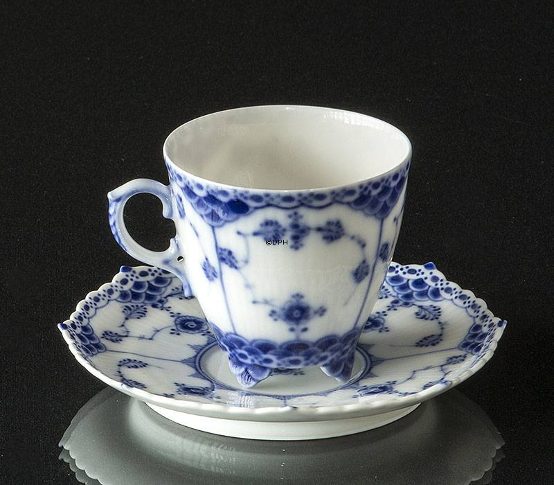 Musselmalet, helblonde, espresso kop med ben (tidlig) nr. 1/1037A