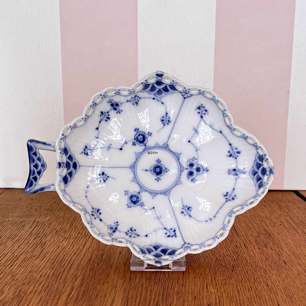 Musselmalet helblonde bladformet asiet 18 cm, Royal Copenhagen nr. 1/1076