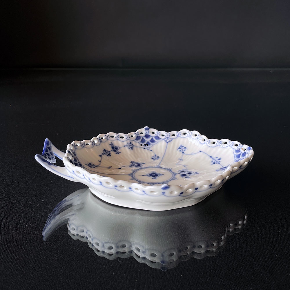 Musselmalet helblonde bladformet asiet 18 cm, Royal Copenhagen nr. 1/1076