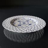 Musselmalet, helblonde, flad tallerken med gennemskåret bort, Royal Copenhagen nr. 1/1097