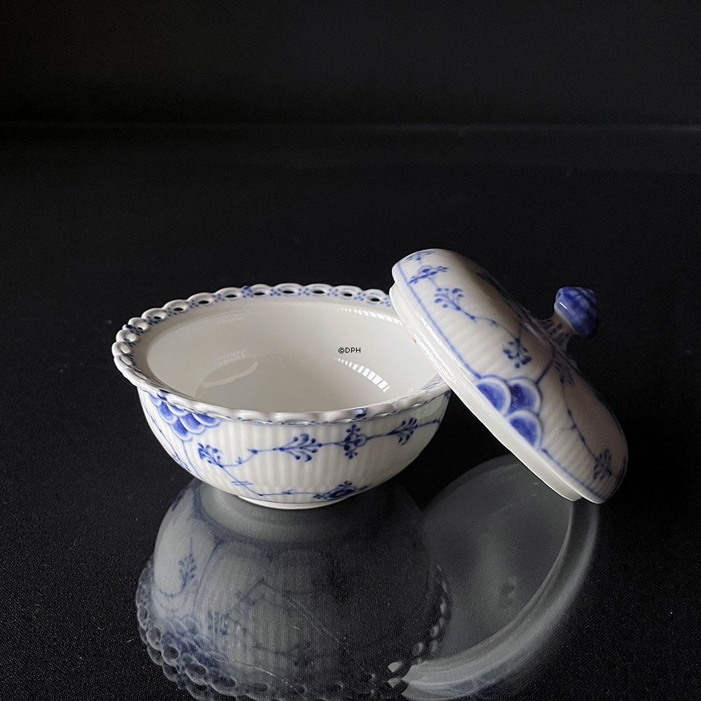 Musselmalet, helblonde, sjælden bonbonniere med låg, Royal Copenhagen nr. 1/1101