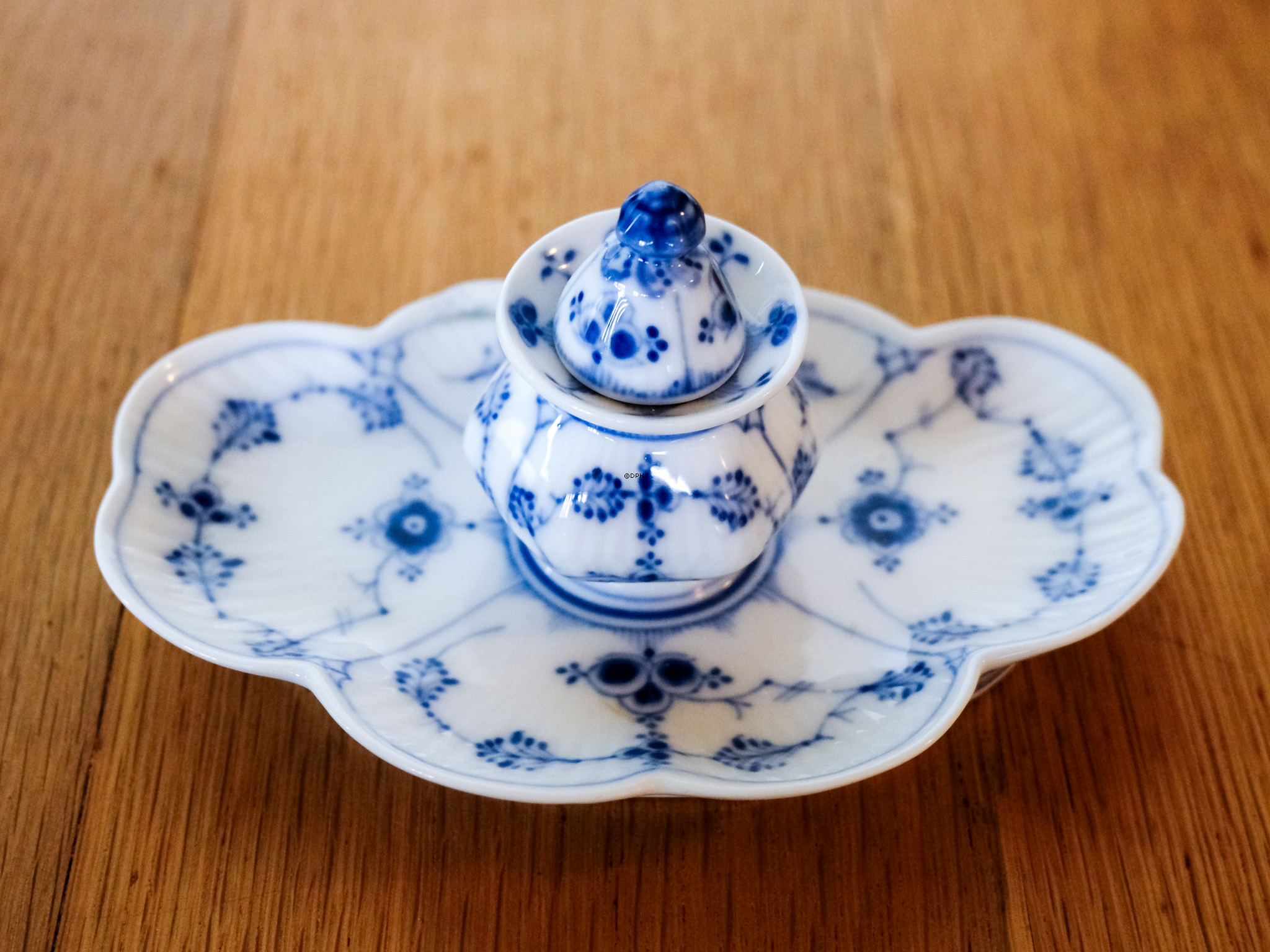 Musselmalet, riflet  lille skål/blækhus, Royal Copenhagen nr. 1/129