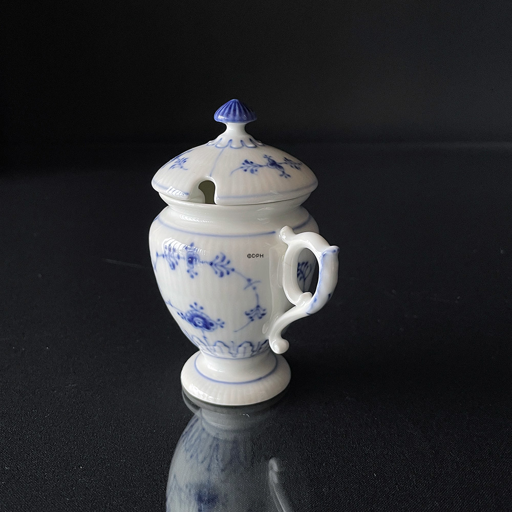 Musselmalet, riflet, krukke med låg og  hank/ sennepskande nr. 138