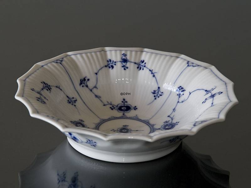 Musselmalet, riflet, skål nr. 142