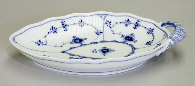 Musselmalet, riflet, asiet 20 cm, Royal Copenhagen nr. 152