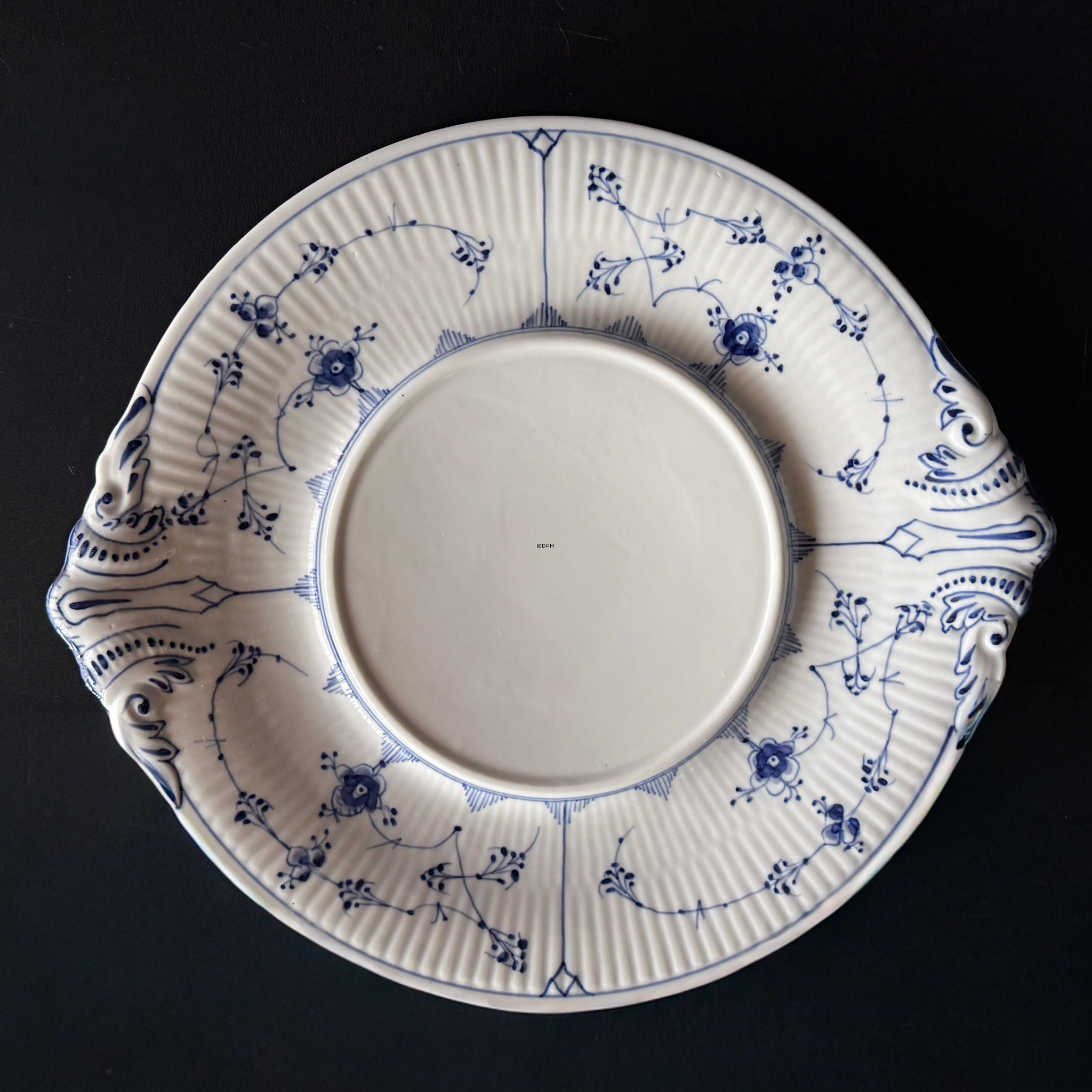 Musselmalet, riflet, Stor Rund Terrin med låg, og Underfad Royal Copenhagen (1889-1922)  m/lille slibning under låget