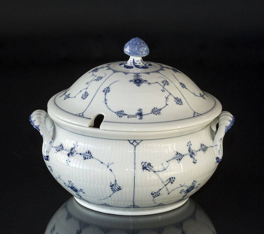 Musselmalet, riflet, Stor Rund Terrin med låg, Royal Copenhagen