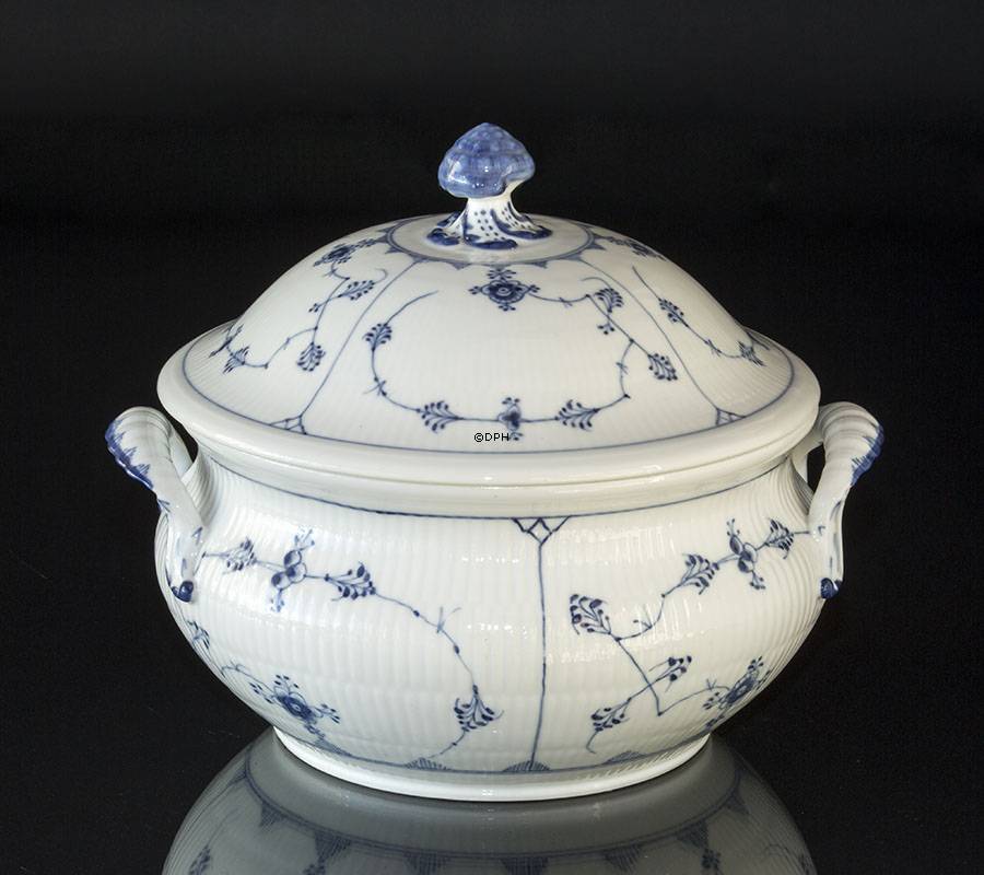 Musselmalet, riflet, Stor Rund Terrin med låg, Royal Copenhagen