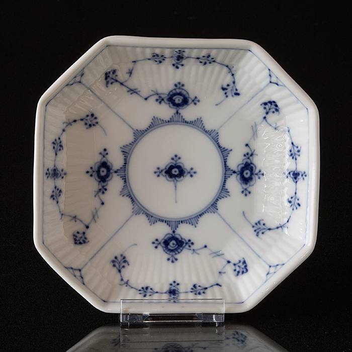 Musselmalet, riflet, ottekantet fad 15cm, Royal Copenhagen nr. 230