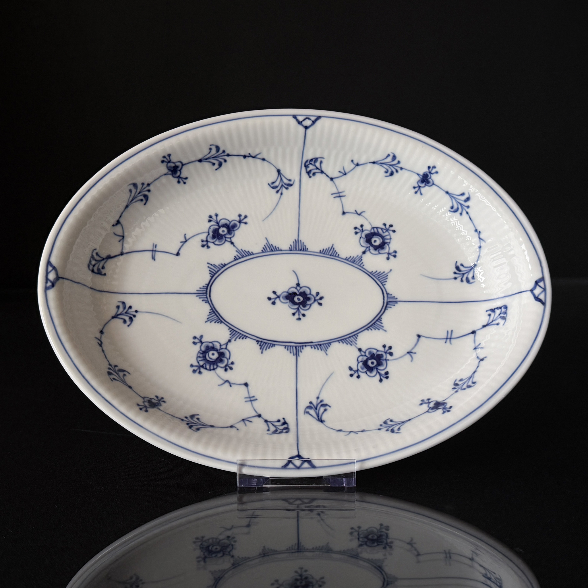 Musselmalet, riflet ovalt fad/brødbakke (sjælden) nr. 1/24 Royal Copenhagen 25cm