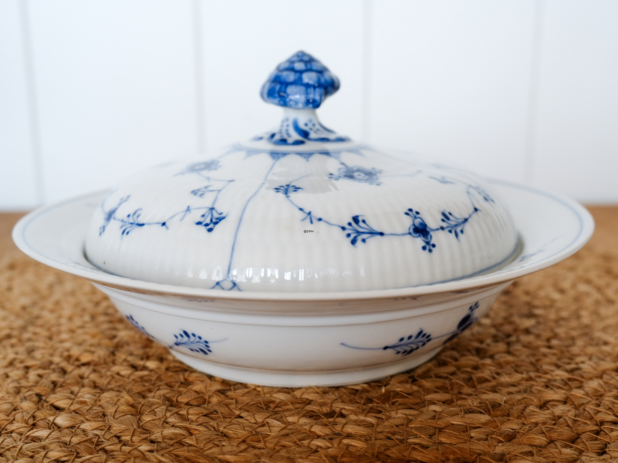 Musselmalet, riflet, rund lågskål nr. 1/272, Royal Copenhagen
