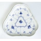 Musselmalet, riflet, Trekantet fad 23cm, Royal Copenhagen nr. 1-27