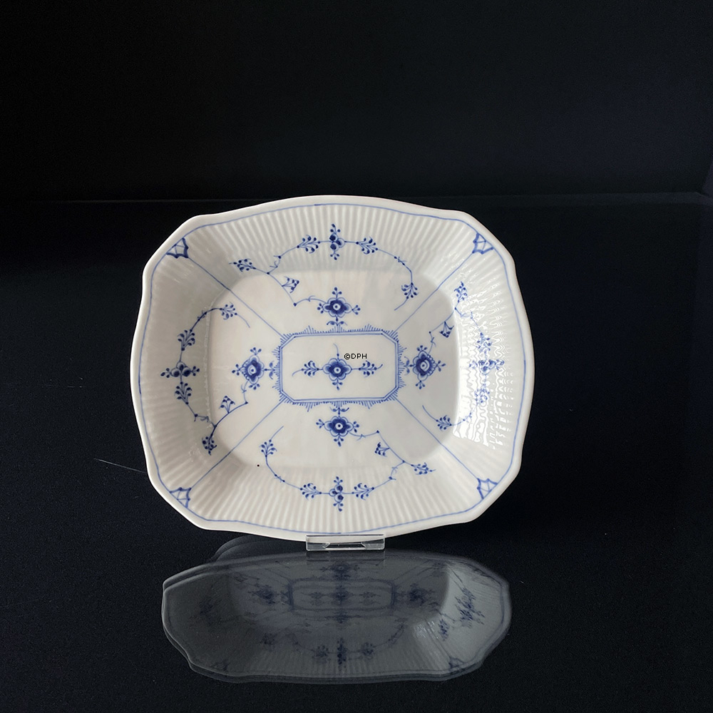 Musselmalet, riflet, Aflangt kantet fad 21cm, Royal Copenhagen nr. 1-325