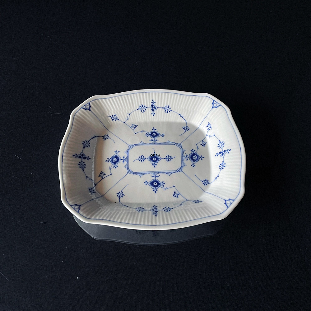 Musselmalet, riflet, Aflangt kantet fad 21cm, Royal Copenhagen nr. 1-325