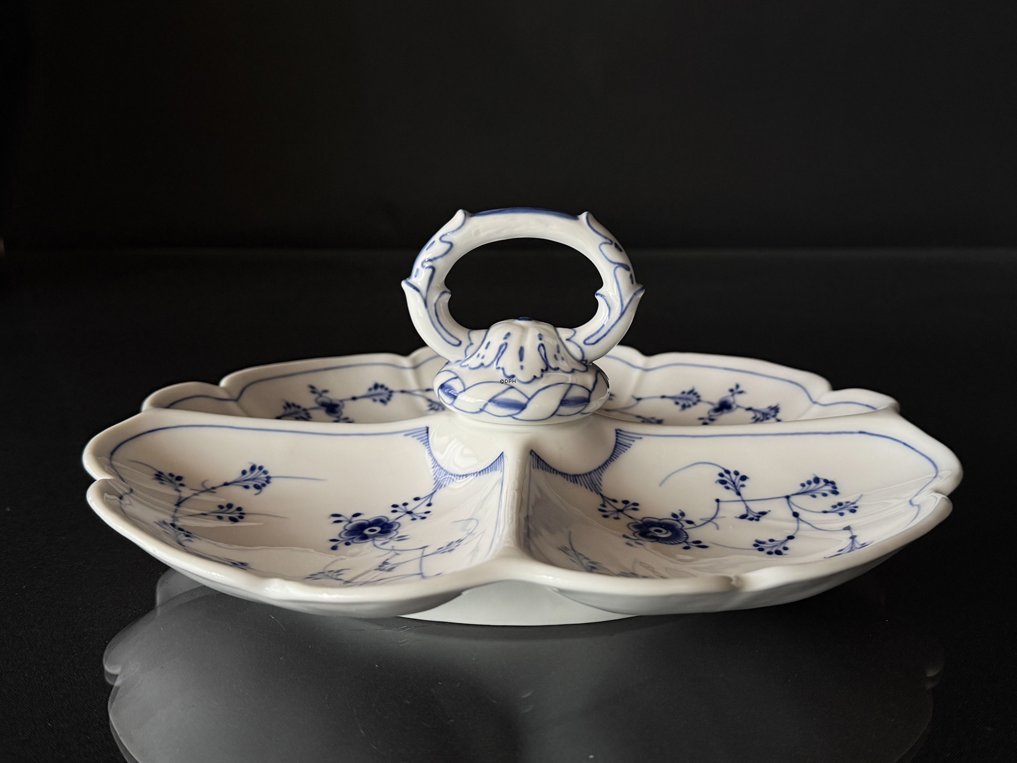 Musselmalet riflet Kabaret fad, Royal Copenhagen nr. 1/396 (meget sjælden år 1894-1900)