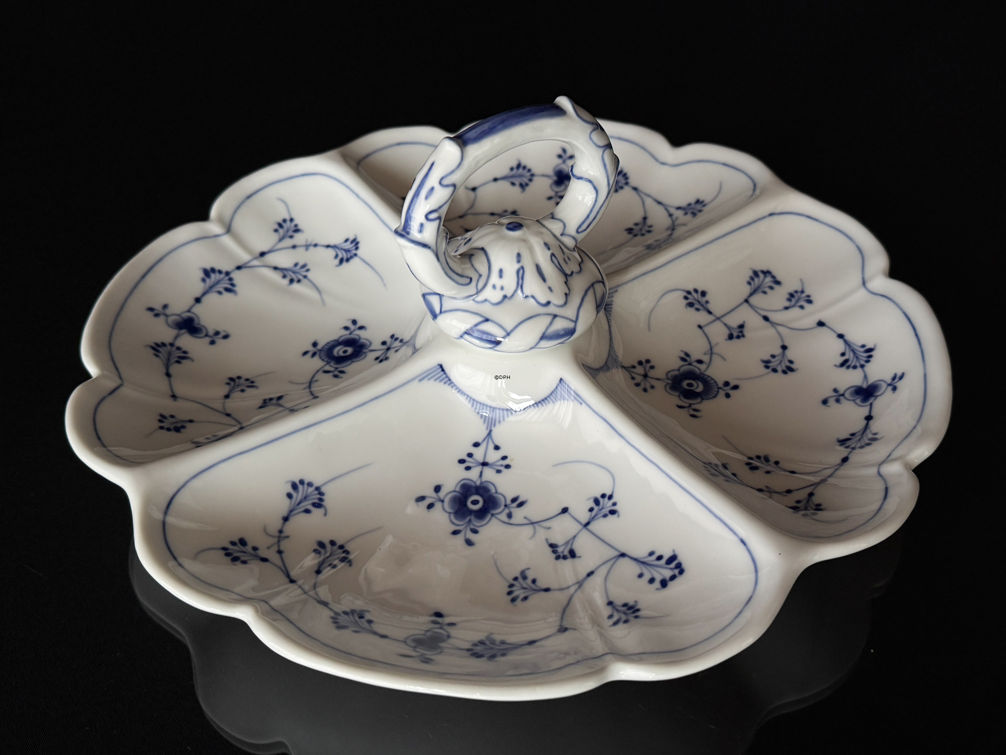 Musselmalet riflet Kabaret fad, Royal Copenhagen nr. 1/396 (meget sjælden år 1894-1900)