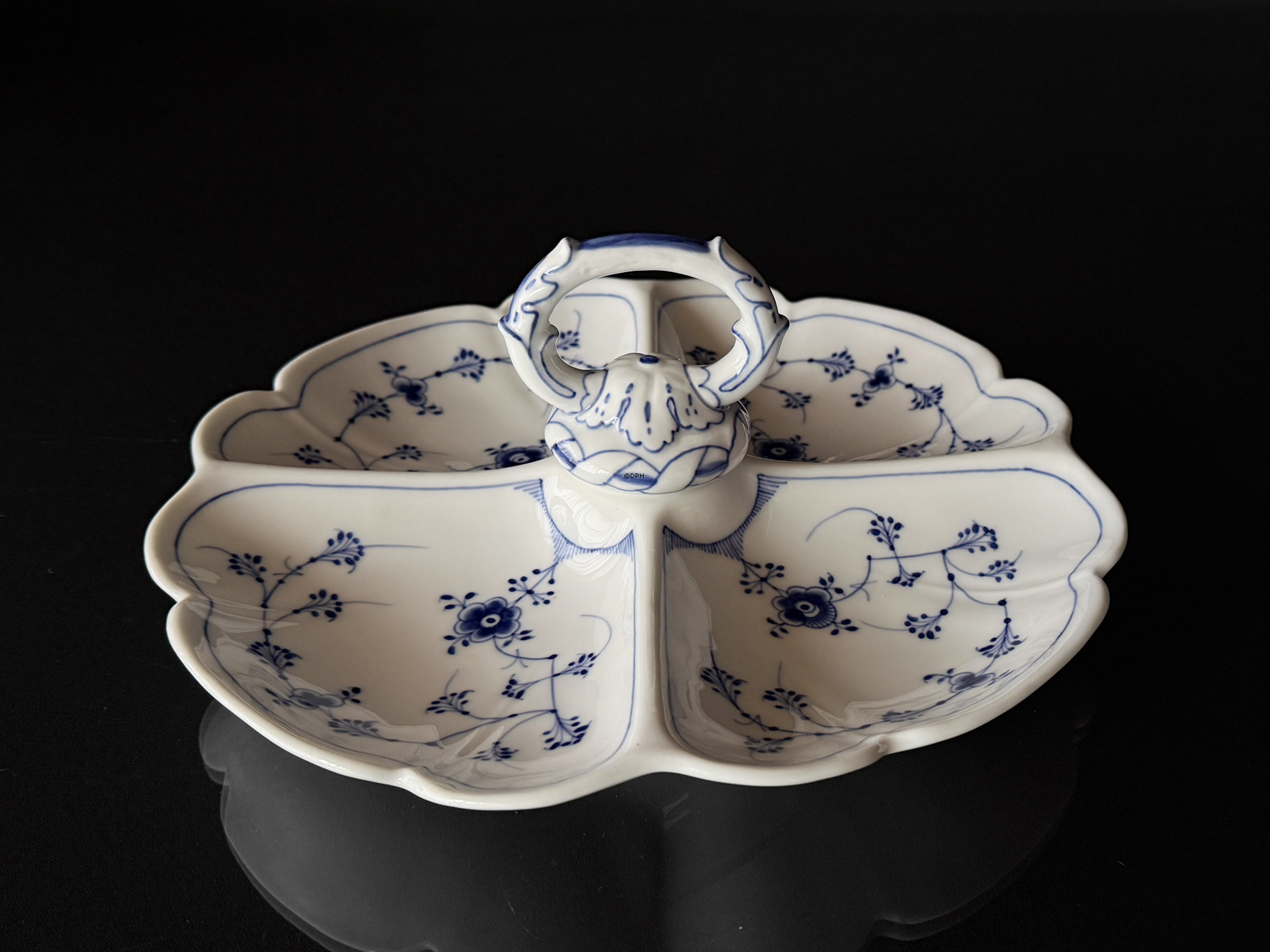 Musselmalet riflet Kabaret fad, Royal Copenhagen nr. 1/396 (meget sjælden år 1894-1900)