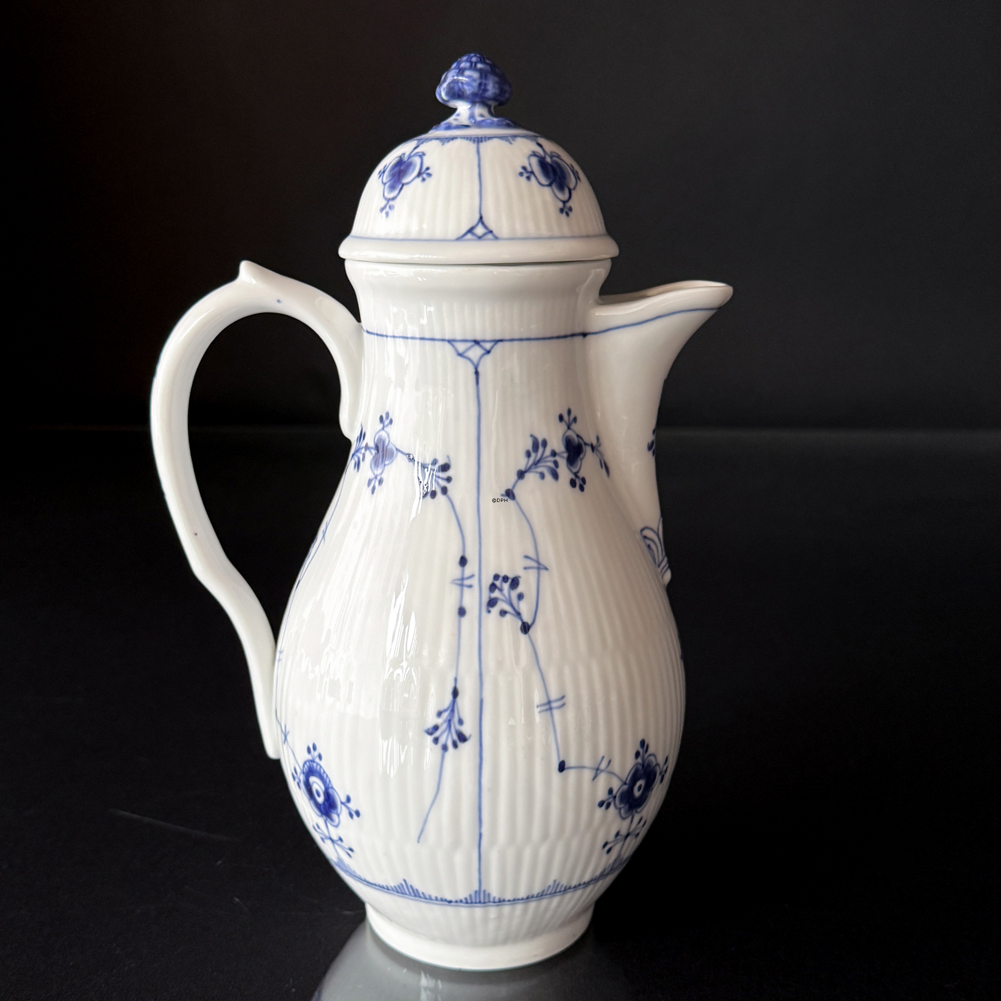 Musselmalet, riflet, kande nr.1-43, Royal Copenhagen Meget sjælden (har en skibning på låget)