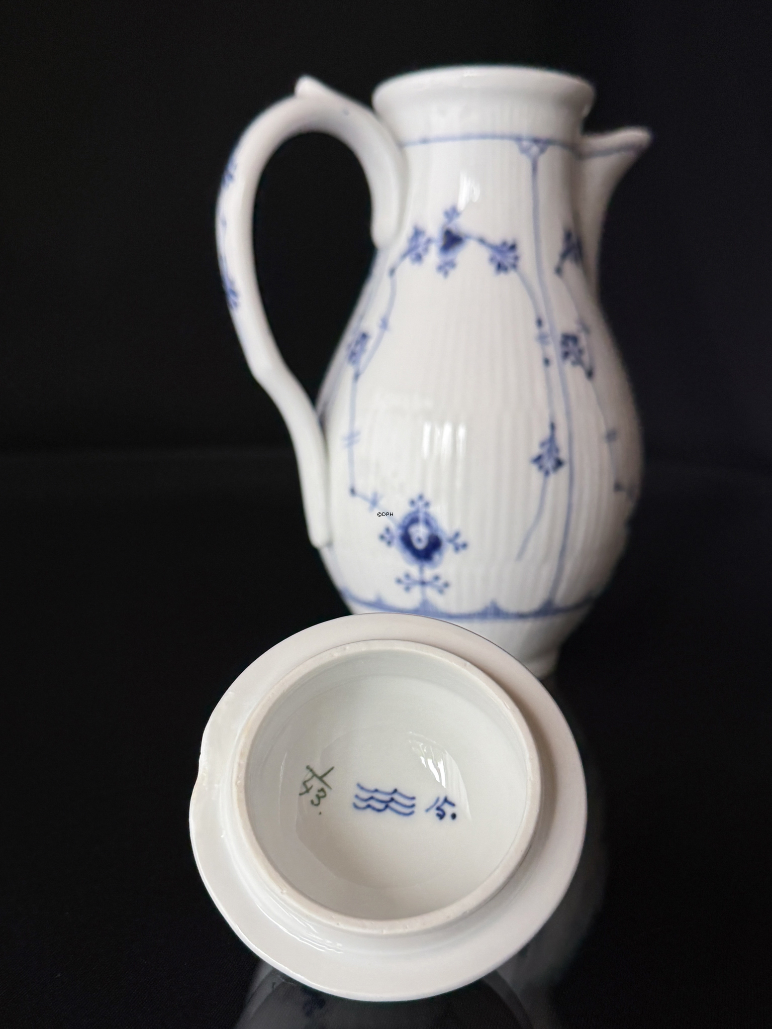 Musselmalet, riflet, kande nr.1-43, Royal Copenhagen Meget sjælden (har en skibning på låget)