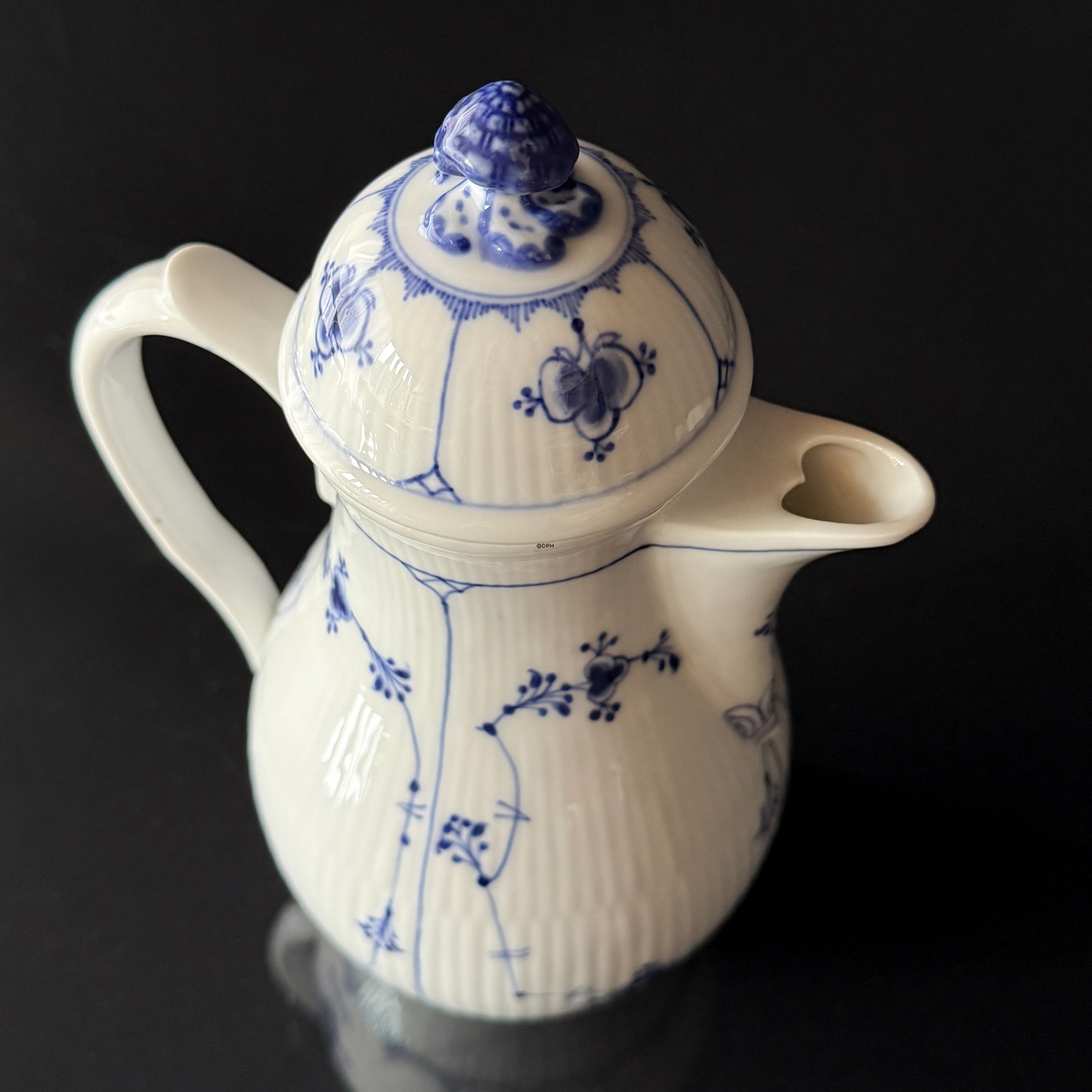 Musselmalet, riflet, kande nr.1-43, Royal Copenhagen Meget sjælden (har en skibning på låget)