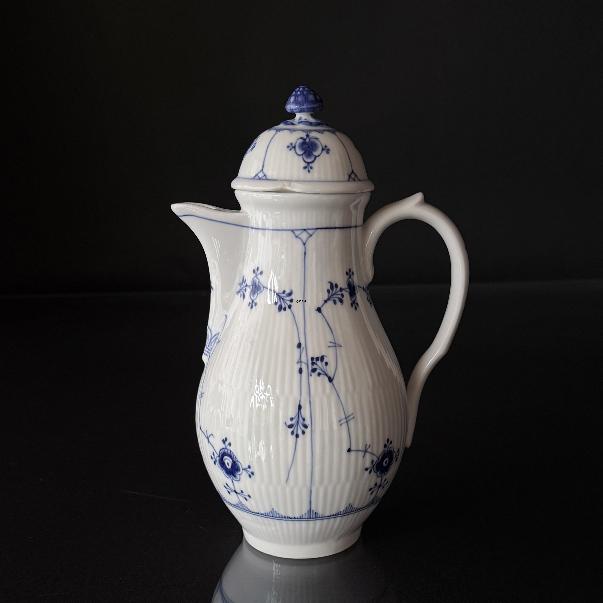 Musselmalet, riflet, kande nr.1-43, Royal Copenhagen Meget sjælden (har en skibning på låget)