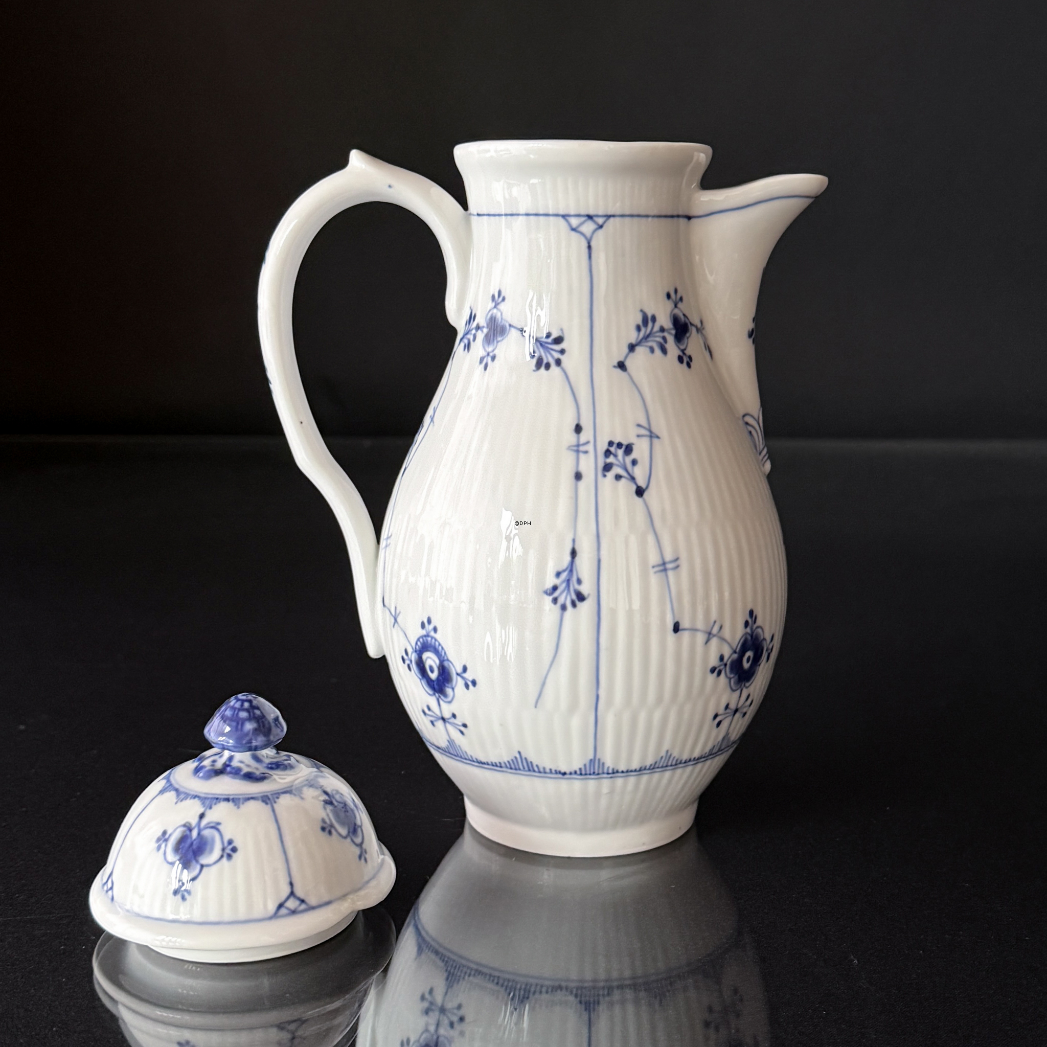 Musselmalet, riflet, kande nr.1-43, Royal Copenhagen Meget sjælden (har en skibning på låget)
