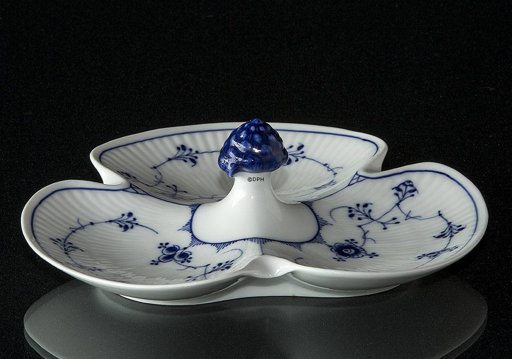 Musselmalet, riflet, Caberret fad Royal Copenhagen nr. 449