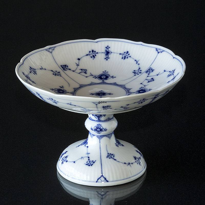 Musselmalet, riflet kagefad på fod, Royal Copenhagen nr. 457