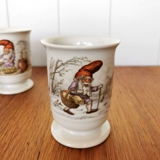 Krus med Wiberg nisse der går i sne, Royal Copenhagen nr. 1-5436