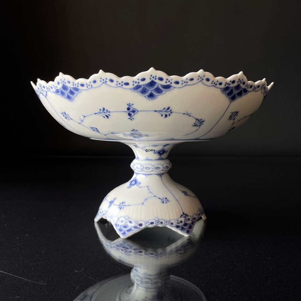 Musselmalet halvblonde rundt kagefad på fod nr. 1/634, Royal Copenhagen