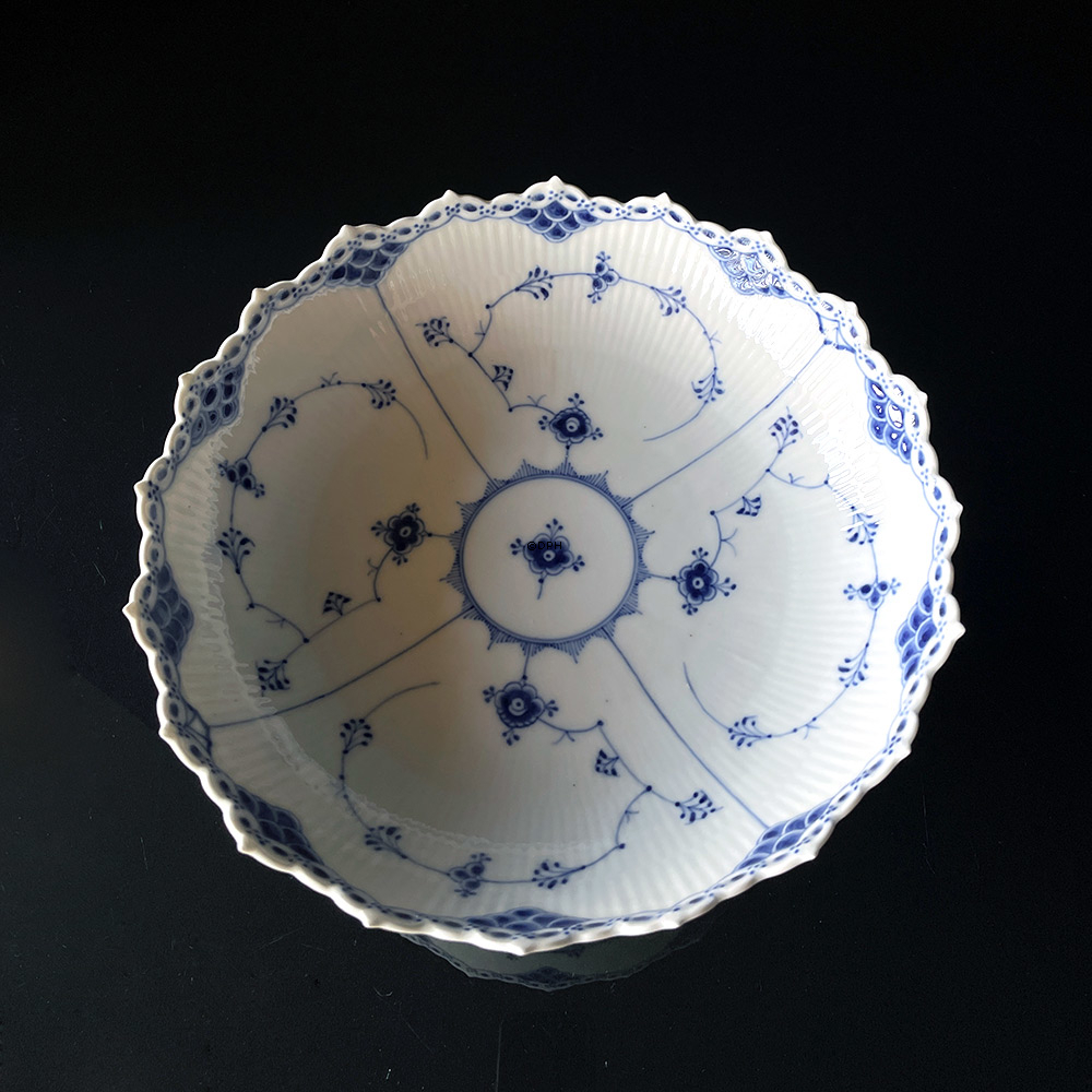 Musselmalet halvblonde rundt kagefad på fod nr. 1/634, Royal Copenhagen