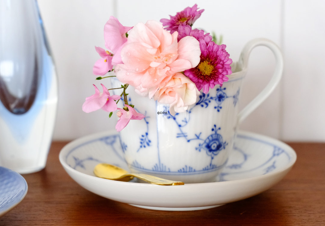 Musselmalet, riflet, højhanks kaffekop, kop Ø 8cm H:7cm, Royal Copenhagen nr. 1-74 (sjælden)