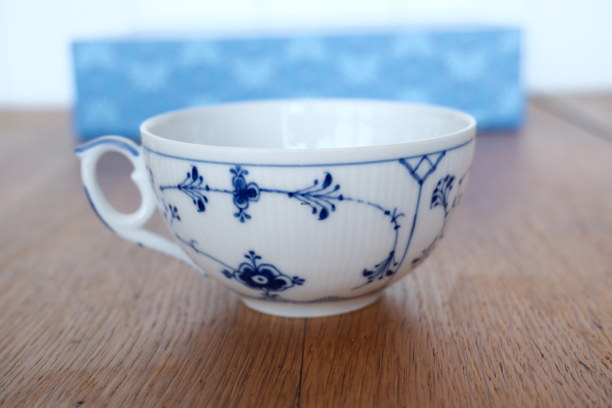 Musselmalet, riflet, STOR morgenkop nr. 1/75, Royal Copenhagen (kop Ø11cm)