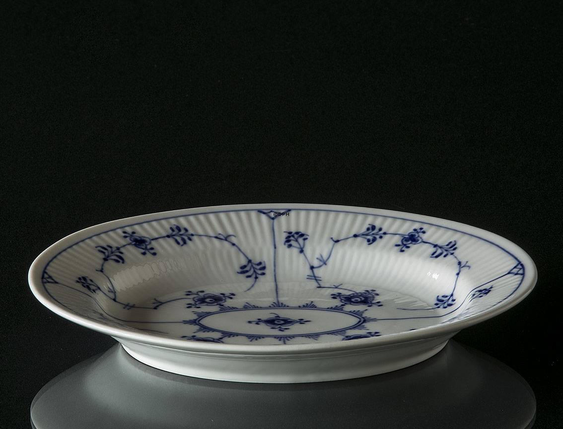 Musselmalet, riflet ovalt fad, Royal Copenhagen 23cm, Royal Copenhagen nr. 1--95