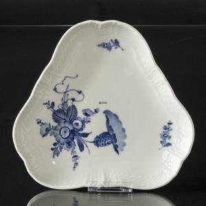 Blå Blomst, svejfet, trekantet fad, Royal Copenhagen 21cm | Nr. 10-1526 | DPH Trading