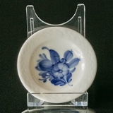 Blå Blomst, flettet, lille rund asiet nr. 10/8167, Royal Copenhagen Ø 7 cm
