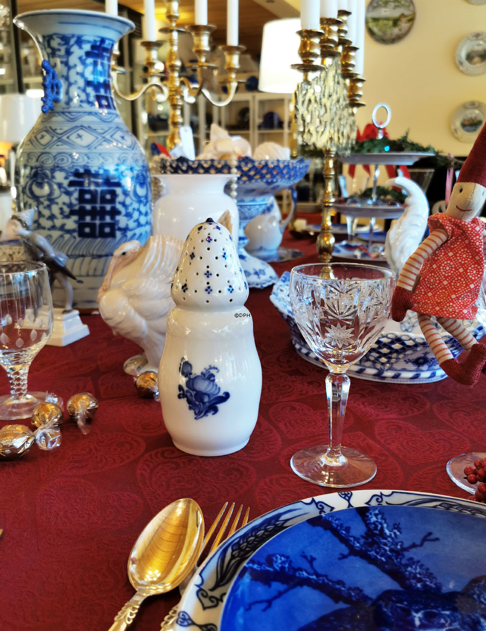 Blå Blomst, flettet, Sukkerstrødåse nr. 10/8222, Royal Copenhagen