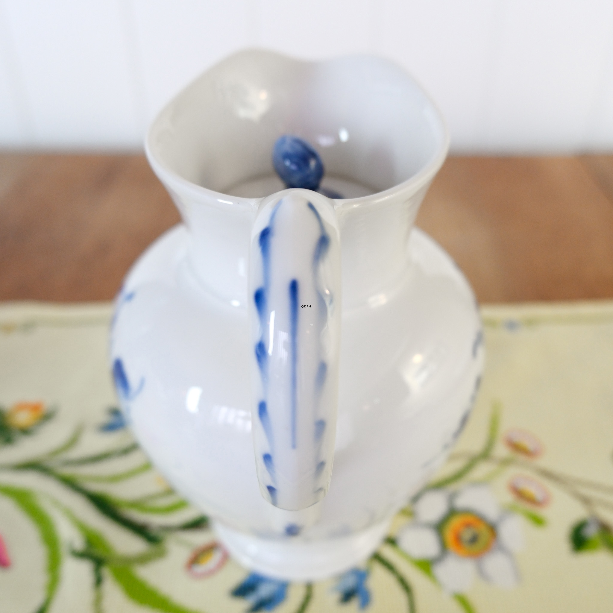 Blå Blomst, flettet, stor chokoladekande med låg nr. 10/8246, Royal Copenhagen