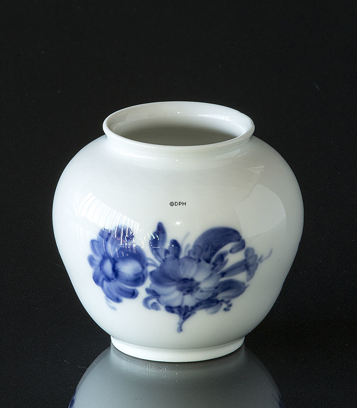 Blå Blomst, flettet, vase nr. 10/8252, Royal Copenhagen