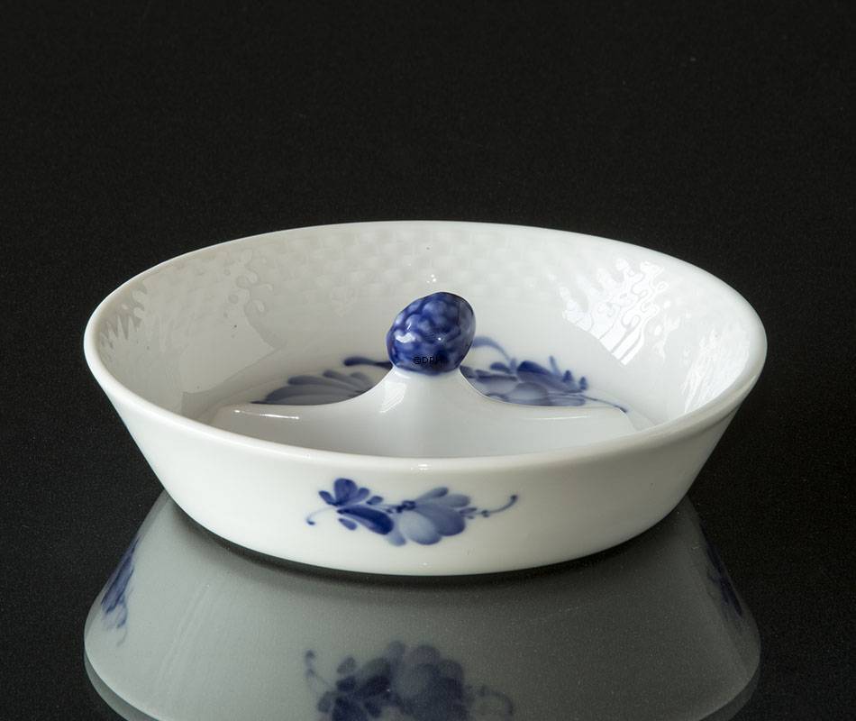 Blå Blomst, flettet, skål med rumdeler nr. 10/8255, Royal Copenhagen