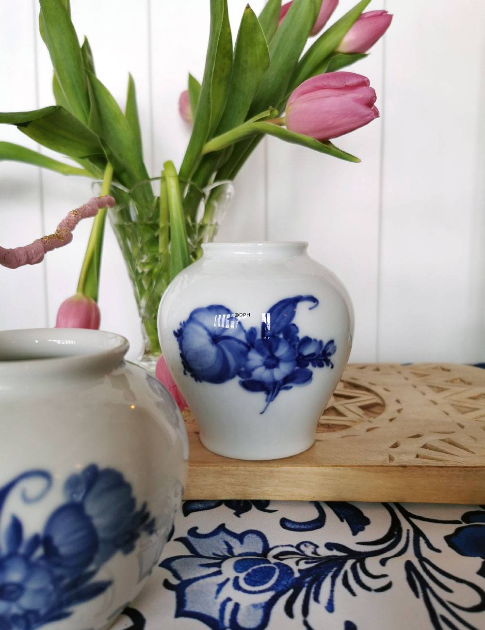 Blå Blomst, flettet, vase nr. 10/8257, Royal Copenhagen