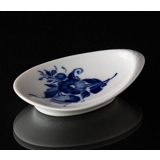 Blå Blomst, flettet, smørkop eller østers asiet nr. 10/8273, muslingeformet, Royal Copenhagen