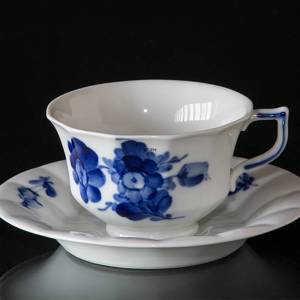 Blå Blomst, kantet, thekop (stor kaffekop) med underkop 1,8 dl, Royal Copenhagen | Nr. 10-8500 | DPH Trading