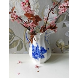 Royal Copenhagen, Blå Blomst, Kantet Fløde eller mælkekande nr. 10/8520