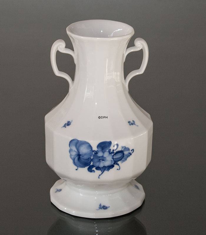 Blå Blomst, kantet, vase nr. 10/8575, Royal Copenhagen