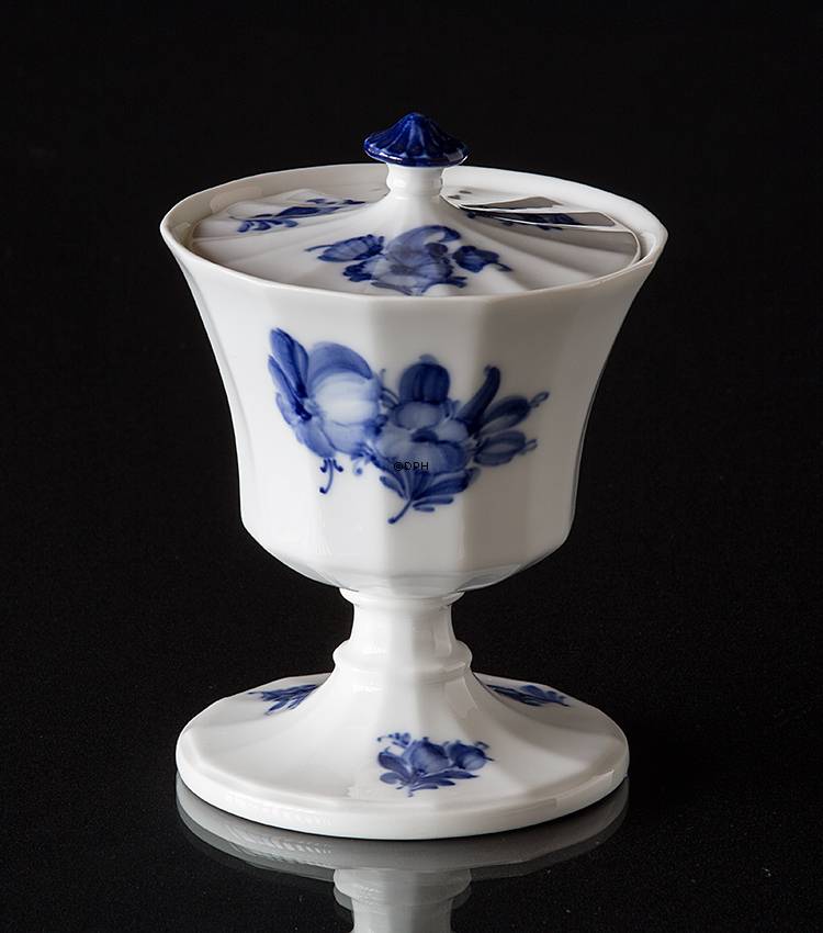 Blå Blomst, kantet Pokal nr. 10/8579, Royal Copenhagen